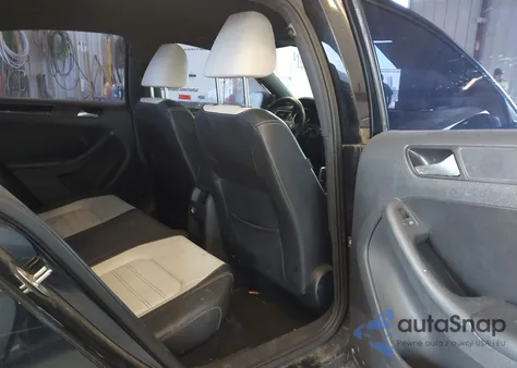 2015 Volkswagen Jetta 1.8T Sport z USA, uszkodzony, nr VIN 3VWD17AJ7FM415950